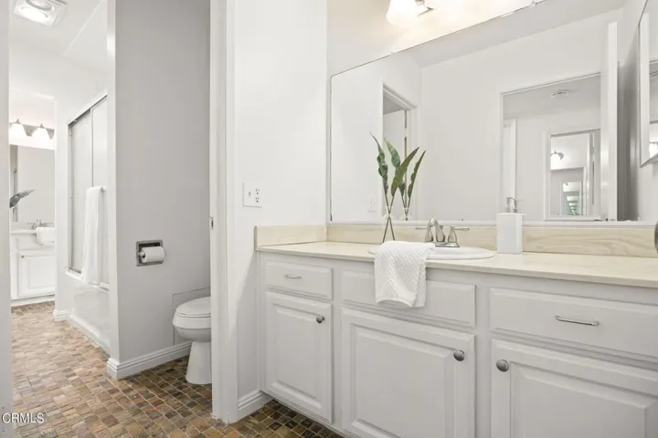 19-web-or-mls-Upmarketmedia_1014Cre#D-72