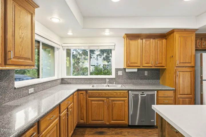 6-web-or-mls-Upmarketmedia_1014Cre#D-45