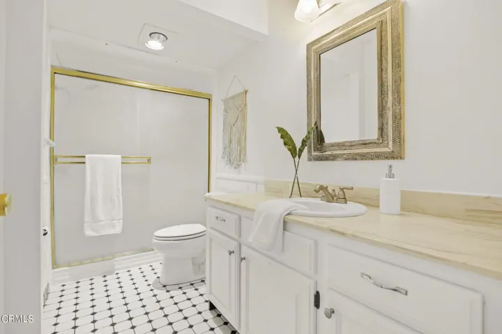 17-web-or-mls-Upmarketmedia_1014Cre#D-81