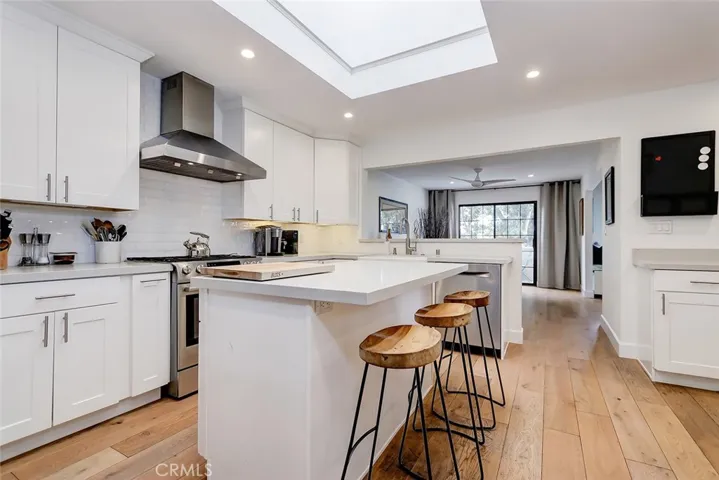 1160 Johnson Street, Manhattan Beach, California 90266