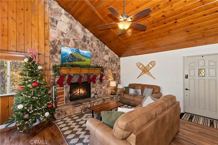 1434 Yosemite Drive, Lake Arrowhead, California 92352