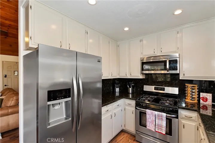 1434 Yosemite Drive, Lake Arrowhead, California 92352