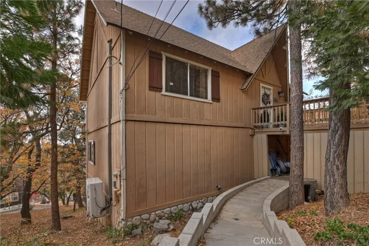 1434 Yosemite Drive, Lake Arrowhead, California 92352