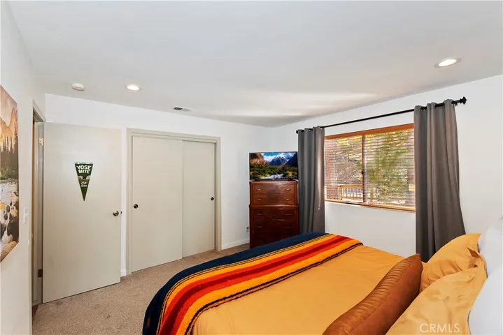 1434 Yosemite Drive, Lake Arrowhead, California 92352