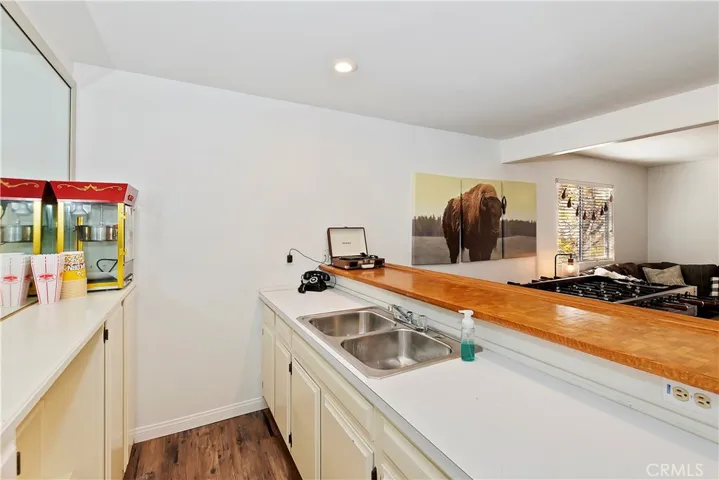 1434 Yosemite Drive, Lake Arrowhead, California 92352