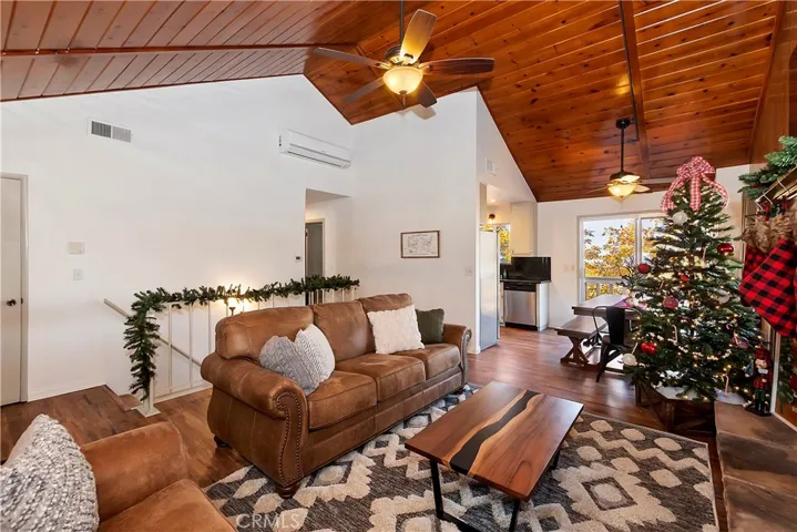 1434 Yosemite Drive, Lake Arrowhead, California 92352