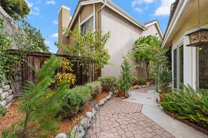 20 La Costa Court, Laguna Beach, California 92651