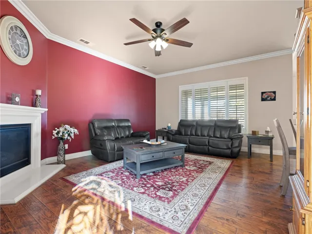 10381 Darby Road, Apple Valley, California 92308