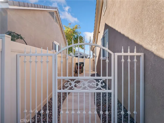 10381 Darby Road, Apple Valley, California 92308