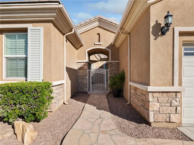 10381 Darby Road, Apple Valley, California 92308