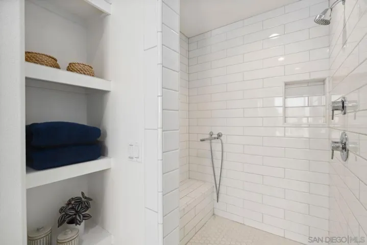 6654 Peregrine Pl, Carlsbad, California 92011