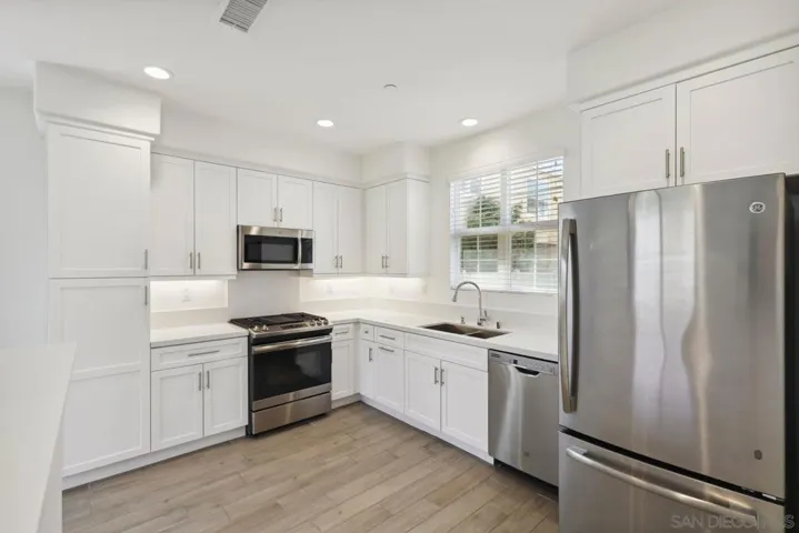 6654 Peregrine Pl, Carlsbad, California 92011