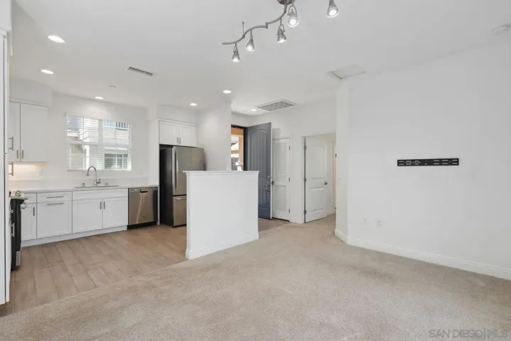 6654 Peregrine Pl, Carlsbad, California 92011