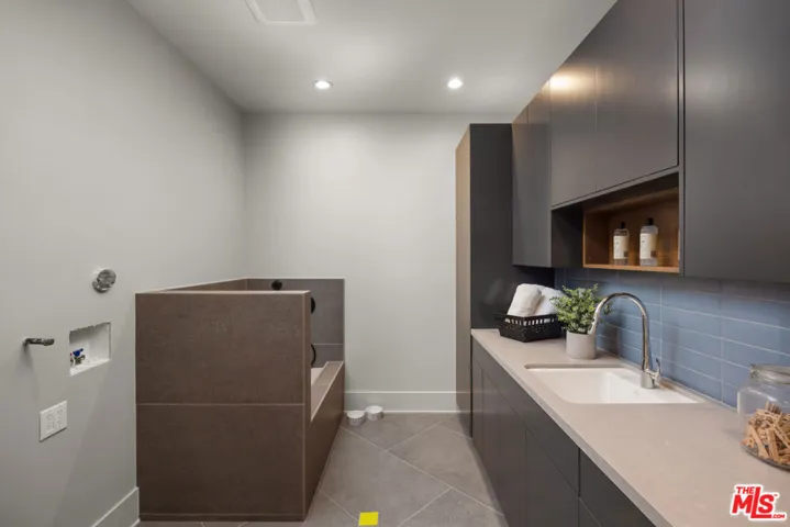 3021 Earlmar Drive, Los Angeles, California 90064