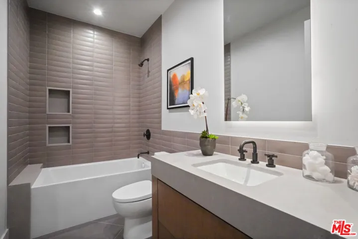 3021 Earlmar Drive, Los Angeles, California 90064