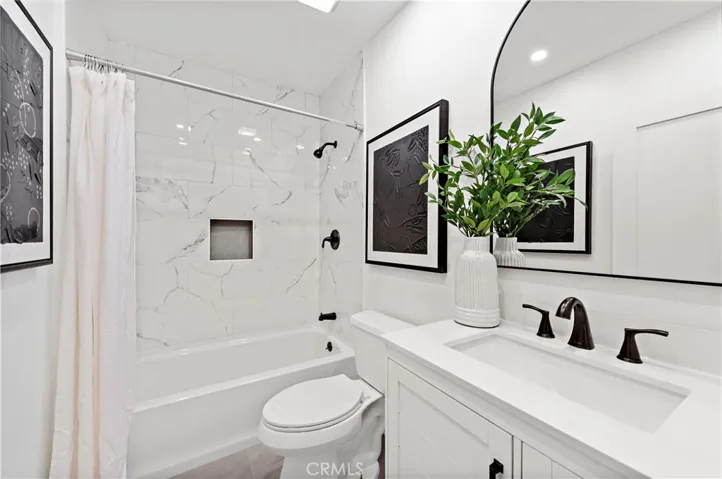 Upstairs Hallway Bath