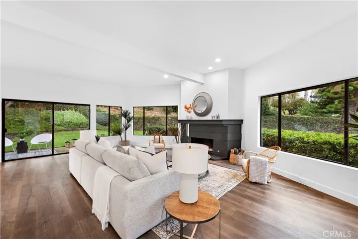 High Ceilings with lots of Natural Light