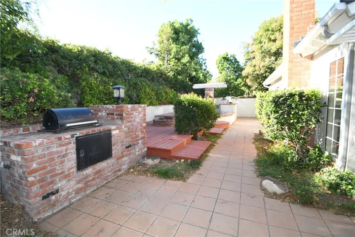 23900 Sarda Road, Valencia, California 91355