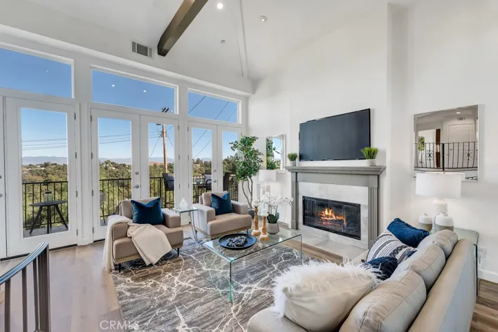 21509 Arcos Drive, Woodland Hills, California 91364