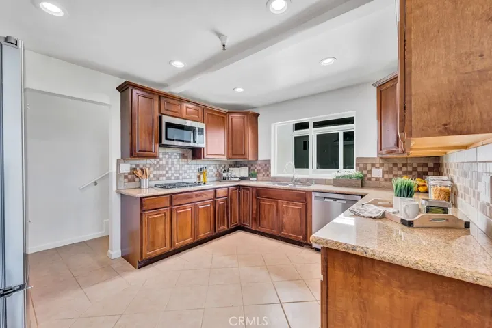 21509 Arcos Drive, Woodland Hills, California 91364
