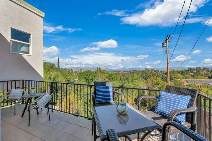 21509 Arcos Drive, Woodland Hills, California 91364