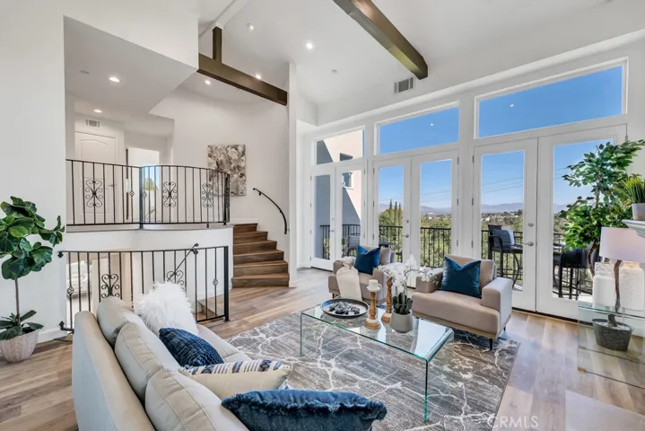 21509 Arcos Drive, Woodland Hills, California 91364