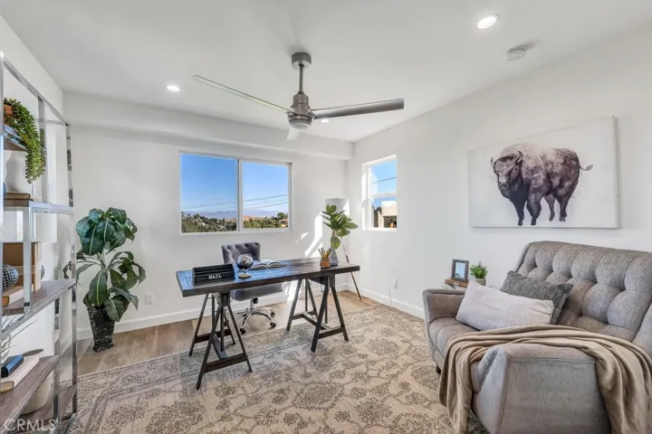 21509 Arcos Drive, Woodland Hills, California 91364