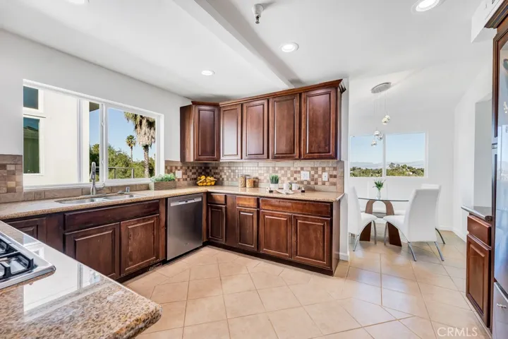 21509 Arcos Drive, Woodland Hills, California 91364