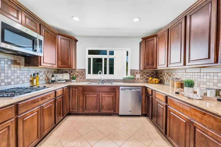21509 Arcos Drive, Woodland Hills, California 91364