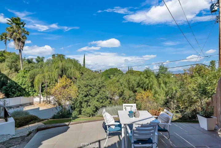 21509 Arcos Drive, Woodland Hills, California 91364