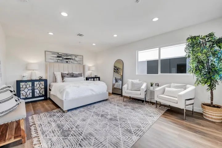 21509 Arcos Drive, Woodland Hills, California 91364