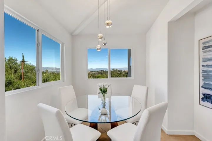 21509 Arcos Drive, Woodland Hills, California 91364