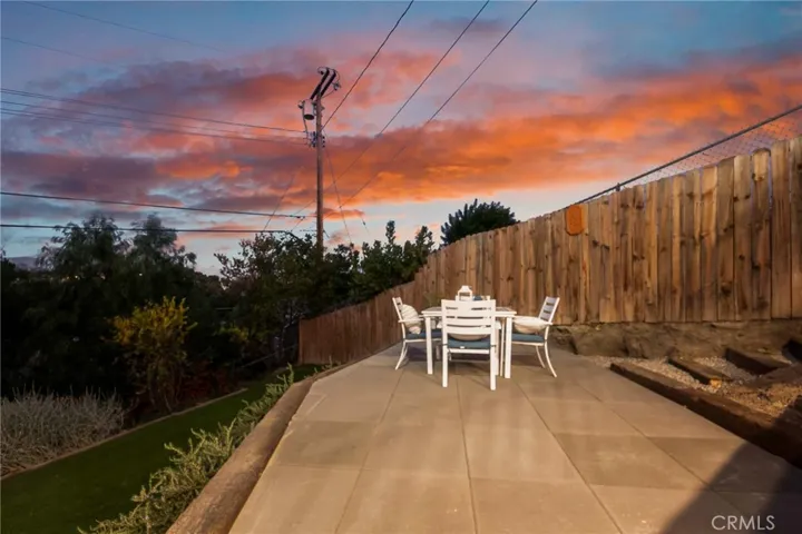 21509 Arcos Drive, Woodland Hills, California 91364