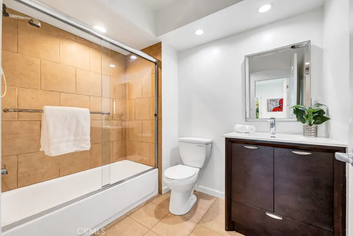 21509 Arcos Drive, Woodland Hills, California 91364