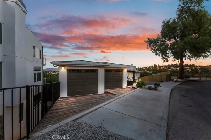 21509 Arcos Drive, Woodland Hills, California 91364