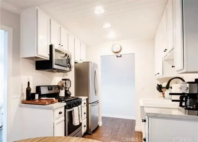 2411 Prospect Unit 117, Hermosa Beach, California 90254