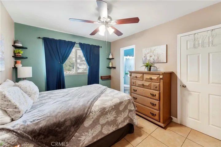 Main bedroom with private en-suite, ceiling fan, window view faces front yard. This room is the first one down the hallway on the right side.