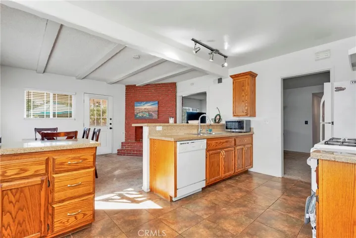 1373 Karesh Avenue, Pomona, California 91767