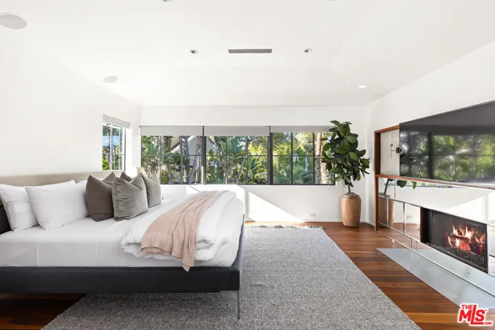 11181 Ophir Drive, Los Angeles, California 90024