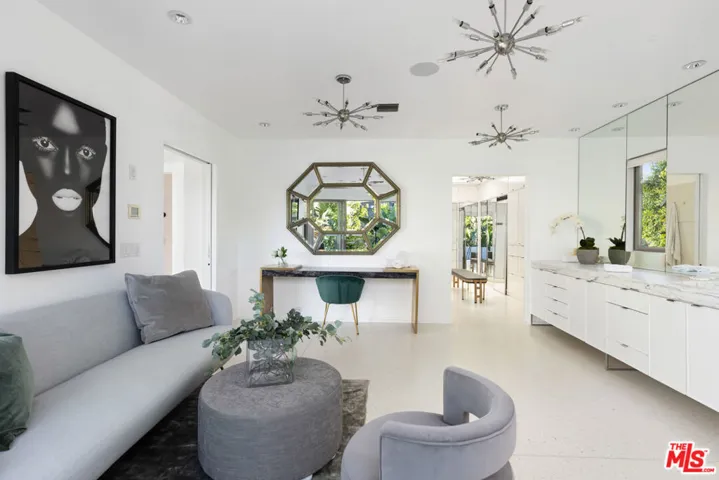 11181 Ophir Drive, Los Angeles, California 90024