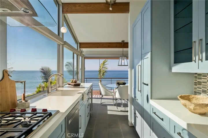 138 Sunset Terrace, Laguna Beach, California 92651