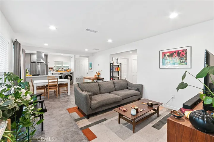2664 S La Brea Avenue, Los Angeles, California 90016