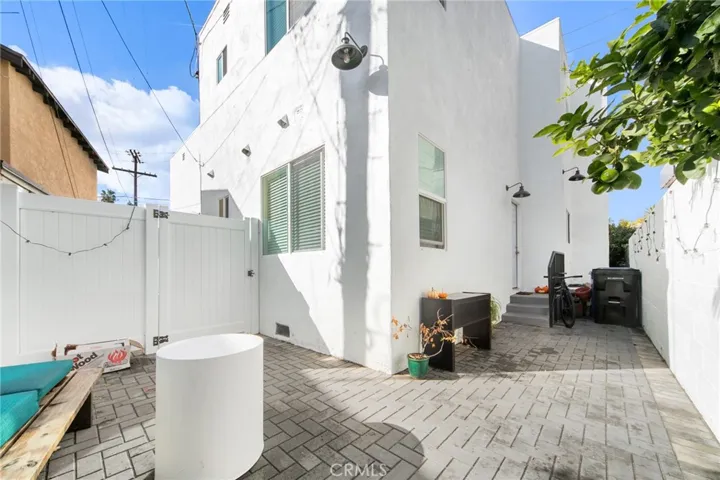 2664 S La Brea Avenue, Los Angeles, California 90016