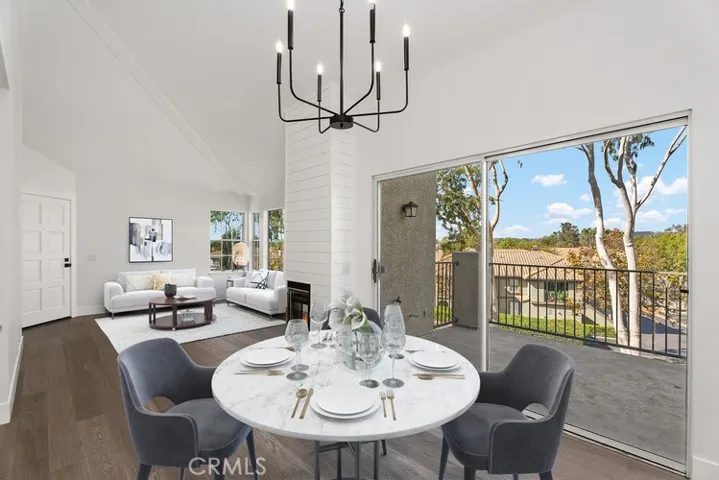 Virtually staged dining room