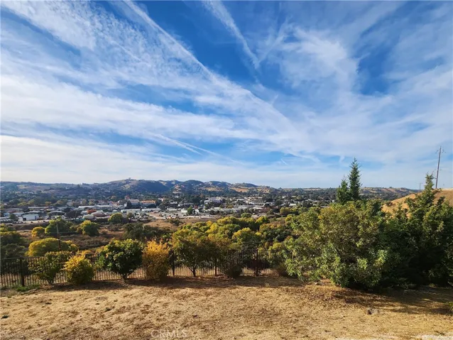 665 Red Cloud Road, Paso Robles, California 93446