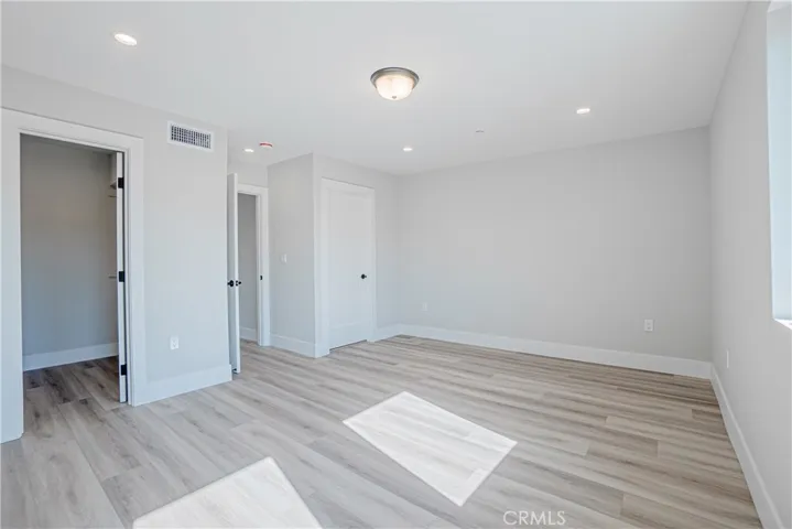 3rd level en-suite #1 and walk-in closet (bathroom door closed).
