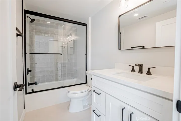 3rd level en-suite bathroom #1.