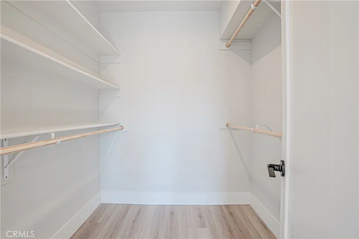 3rd level en-suite #1 walk-in closet.