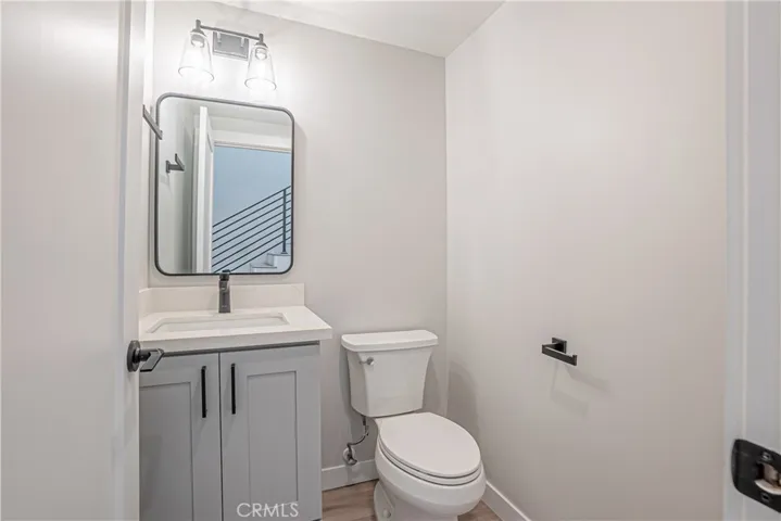 Main level 1/2 bathroom.