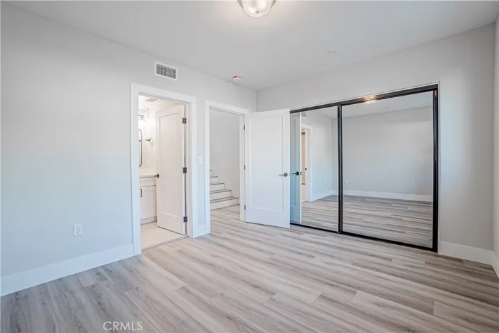 Main level en-suite.